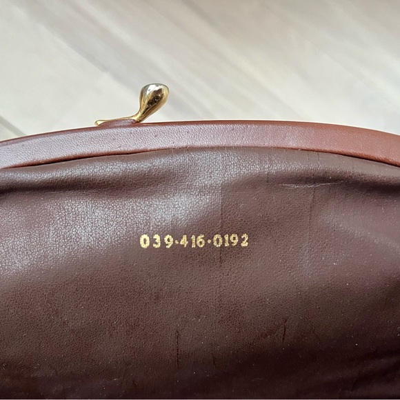 Vintage Gucci Clutch with rare monogram and kiss lock - Picture 8 of 17